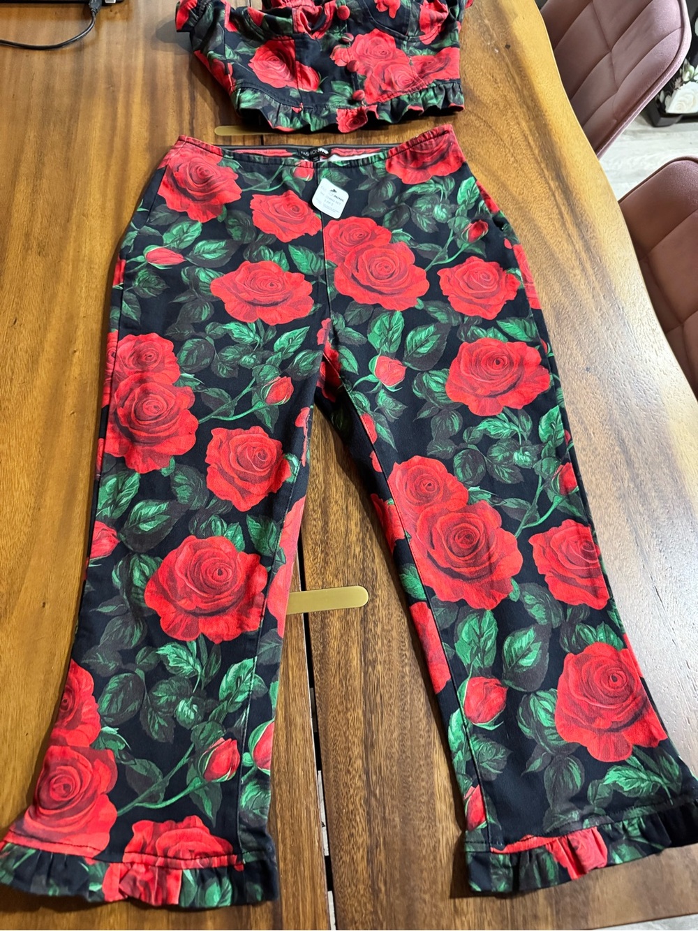 NWT Two piece Red Rose Print  bandeau and Crop Pants
